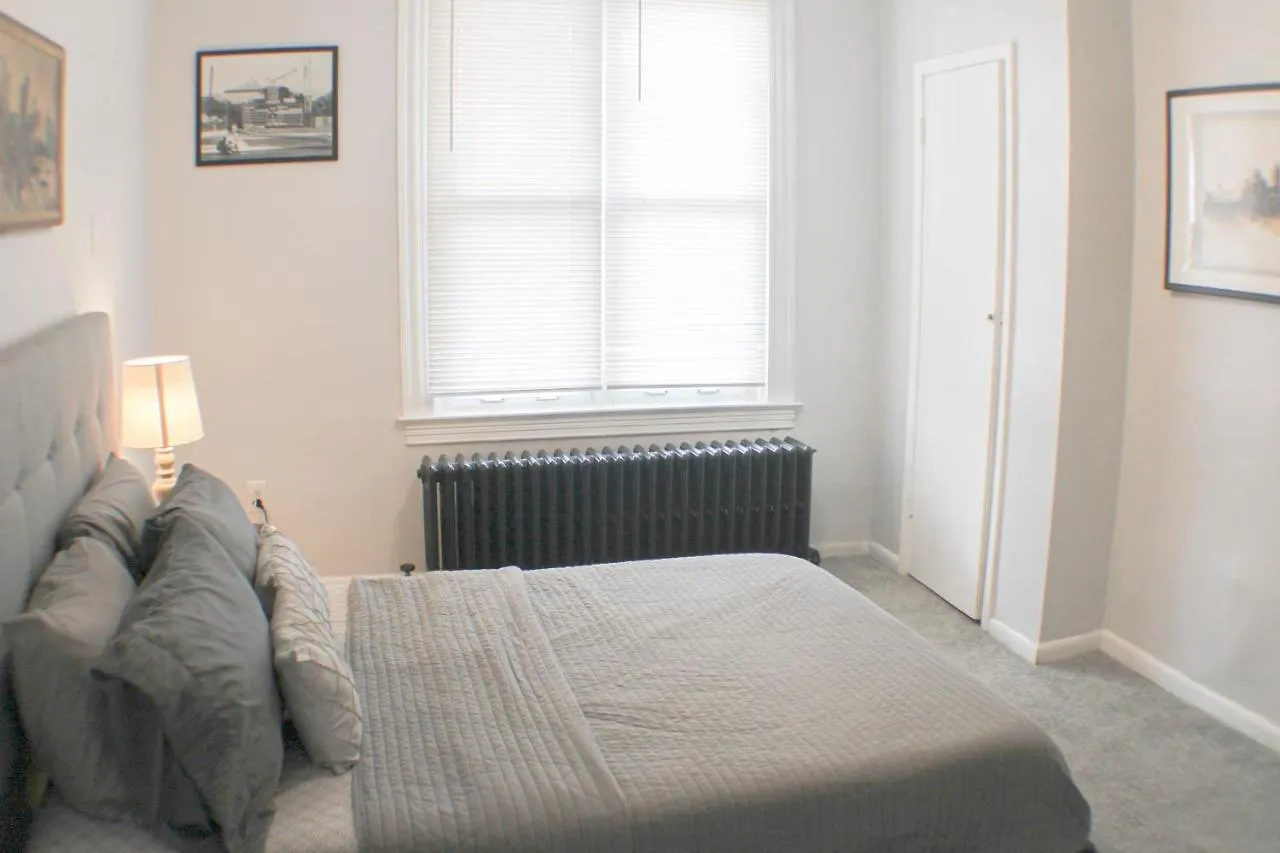 2 Bedroom - Off Street Parking - Amazing View Nearby Pittsburgh United States