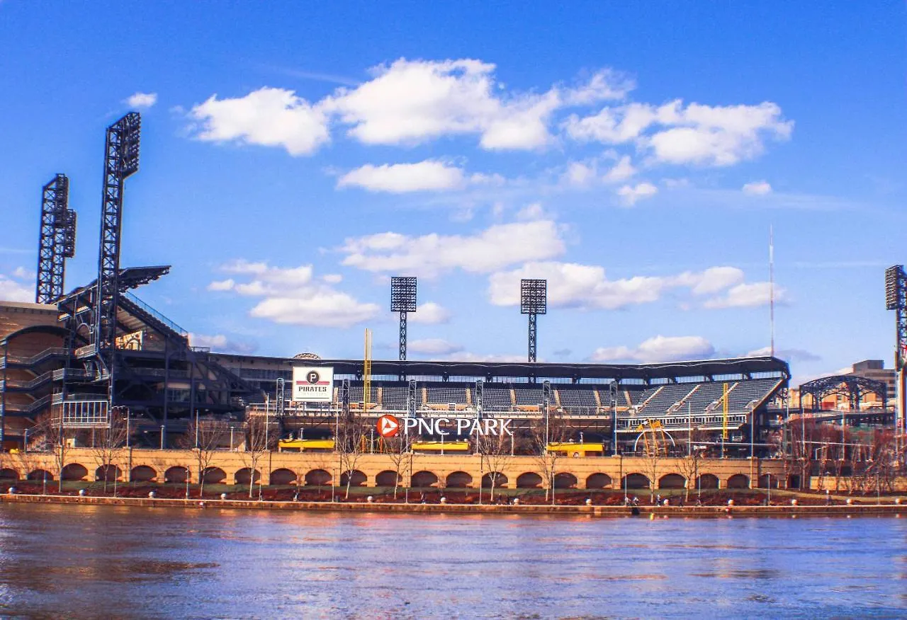 Apartment 2 Bedroom - Off Street Parking - Amazing View Nearby Pittsburgh