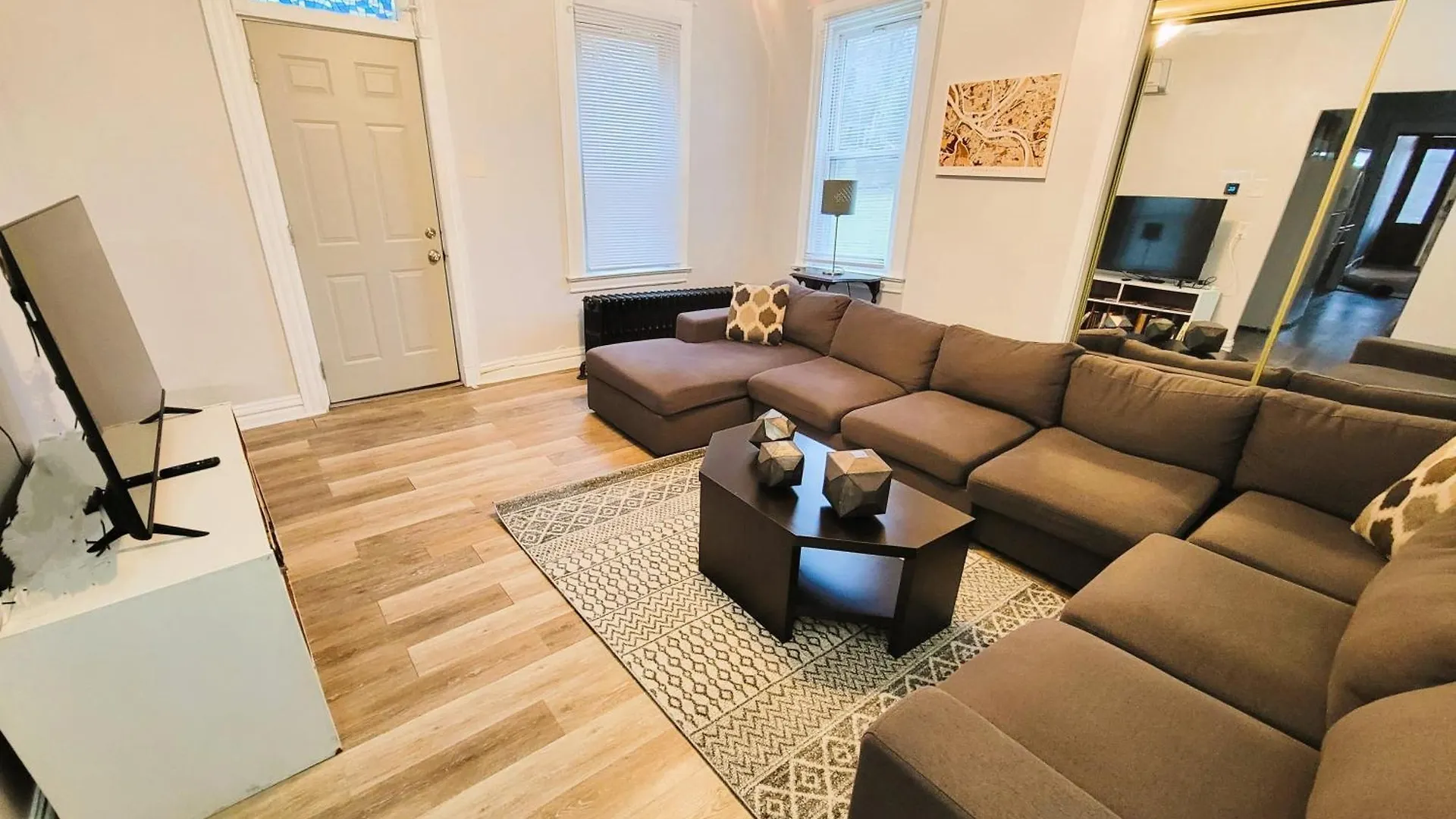 2 Bedroom - Off Street Parking - Amazing View Nearby Pittsburgh