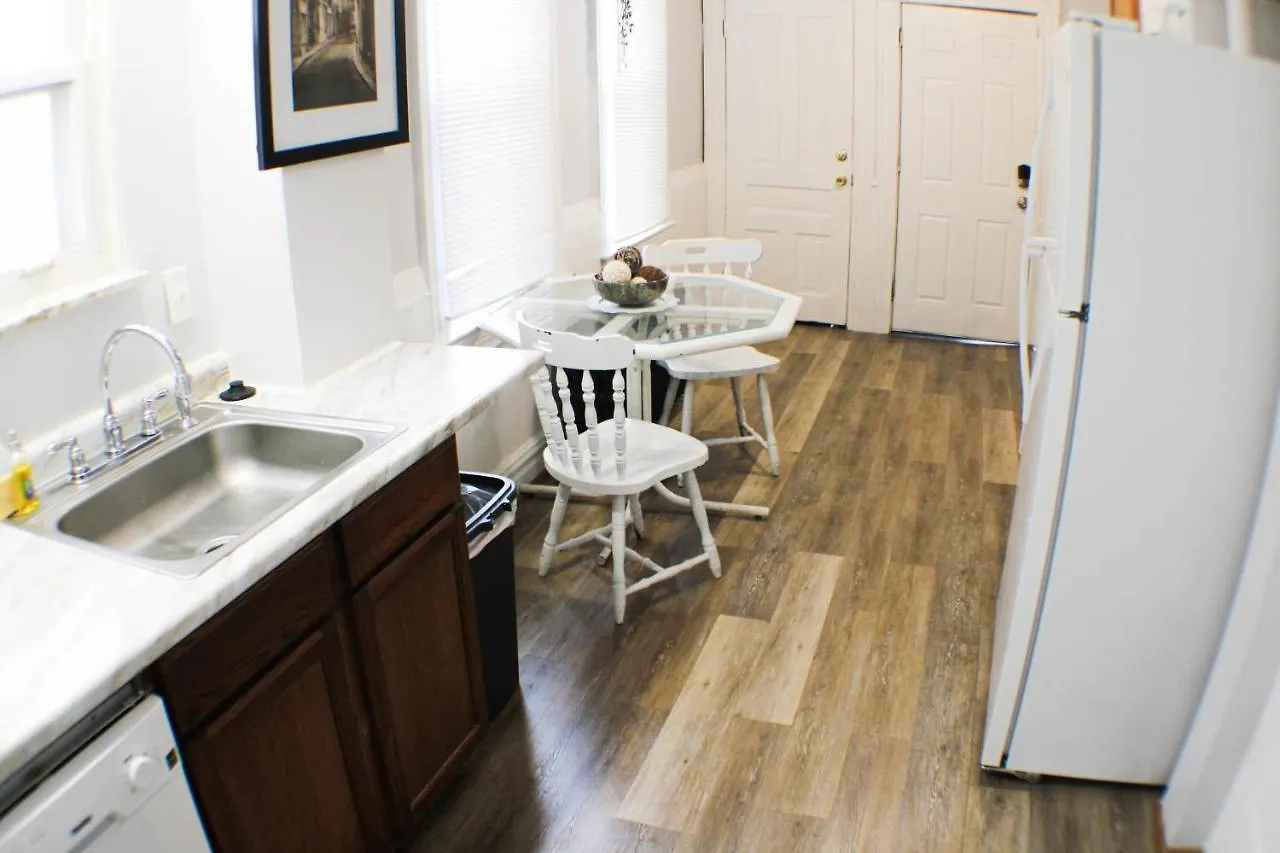 2 Bedroom - Off Street Parking - Amazing View Nearby Pittsburgh 0*,