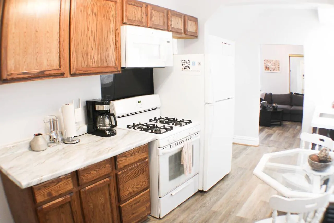 2 Bedroom - Off Street Parking - Amazing View Nearby Питтсбург Апартаменты