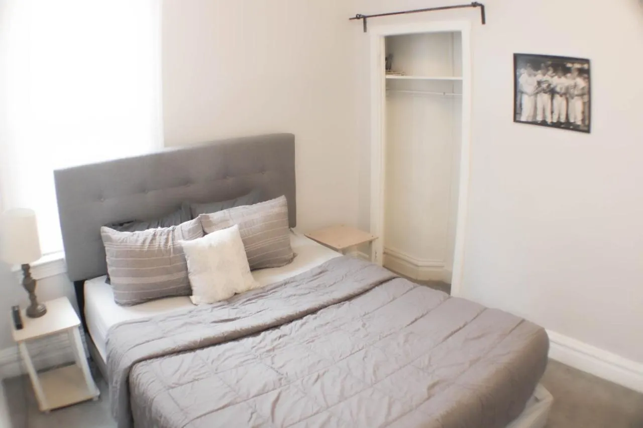 2 Bedroom - Off Street Parking - Amazing View Nearby Питтсбург 0*,  США